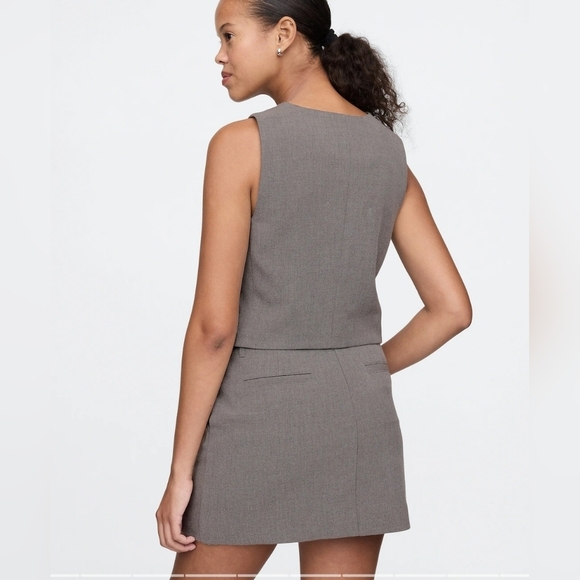 NWT GAP Cropped Vest Size L - Picture 2 of 10